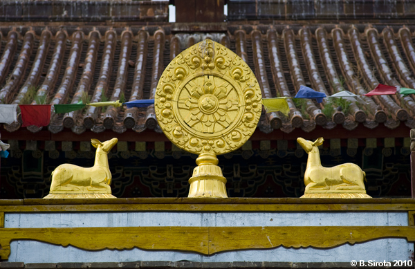 Amarbayasgalant monastery's golden emblem